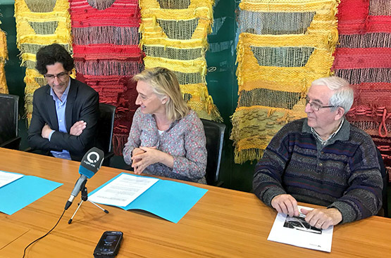 Ir a la noticia Signem un conveni amb la fundació Guru per a finançar un microbús per als afectats per autisme